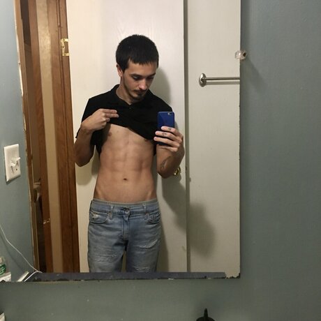 Alasti lekkinud OnlyFans-i pilt Michael Hetzer