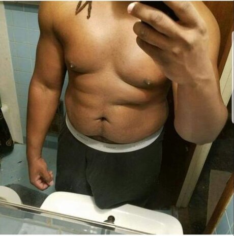Alasti lekkinud OnlyFans-i pilt The Black Lion