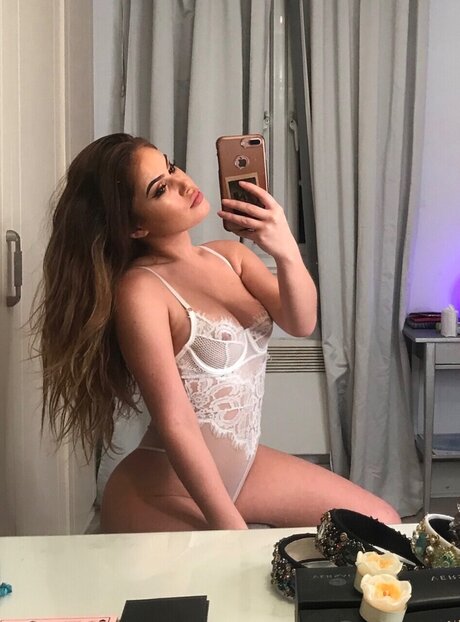 Alaston vuotanut OnlyFans-kuva Harper