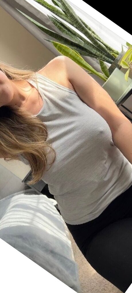 Naken läckt OnlyFans-bild av Baby Cakes 