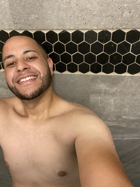 Naken läckt OnlyFans-bild av Omar 