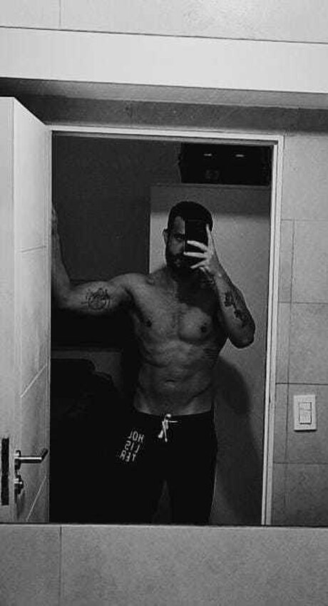 Nahá fotka uniklých OnlyFans od Leonardo