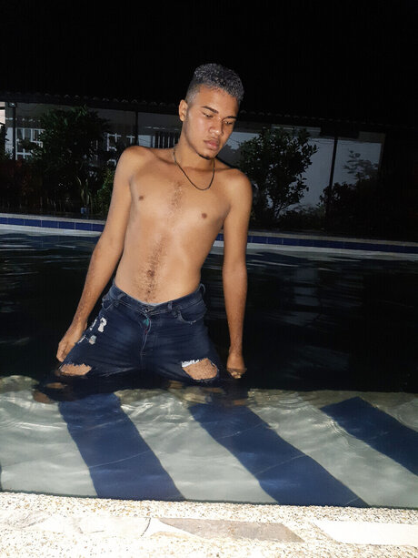 Naakte gelekte OnlyFans-foto van Juan Felipe