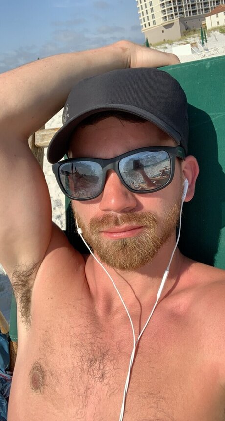 Alasti lekkinud OnlyFans-i pilt Isaac Joseph