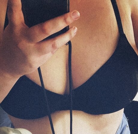 Foto nua vazada do OnlyFans de Miaubooooooobs