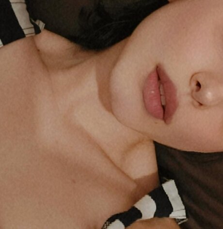 Naken läckt OnlyFans-bild av Rhea