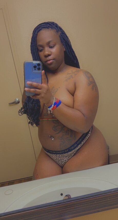 Nagie wyciekłe zdjęcie OnlyFans od Niquenique