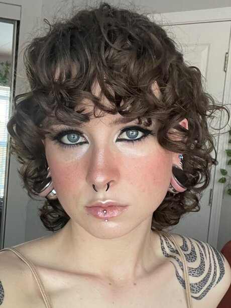 Nacktes geleaktes OnlyFans-Foto von Sunni