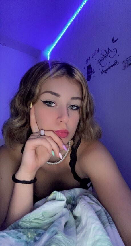 Naakte gelekte OnlyFans-foto van Aurora