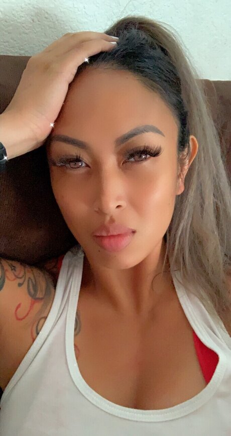 Обнаженная фотография утечки OnlyFans от Hellakulit