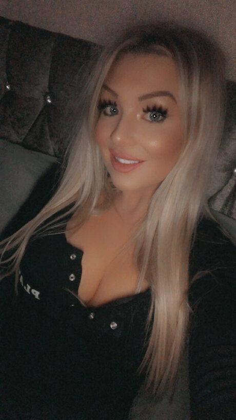 Naomi OnlyFansリークヌード写真