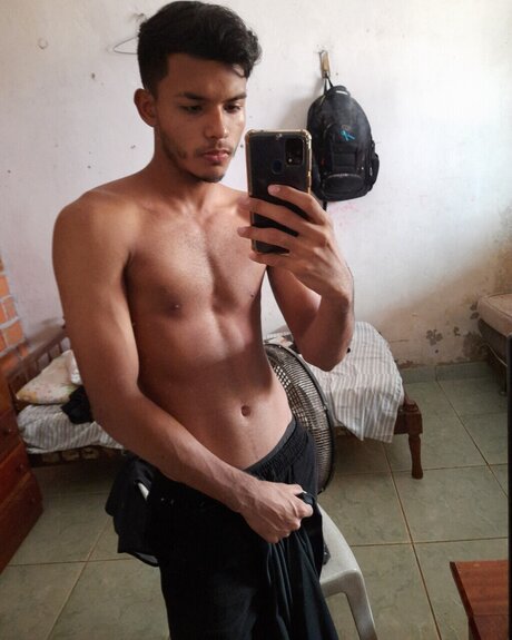 Alasti lekkinud OnlyFans-i pilt Gutto Lima
