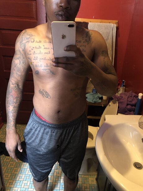 Naakte gelekte OnlyFans-foto van Lilronnie