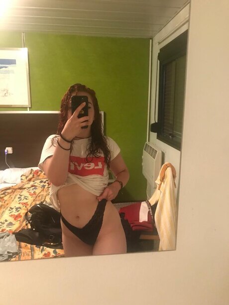 Foto nua vazada do OnlyFans de Sassenak