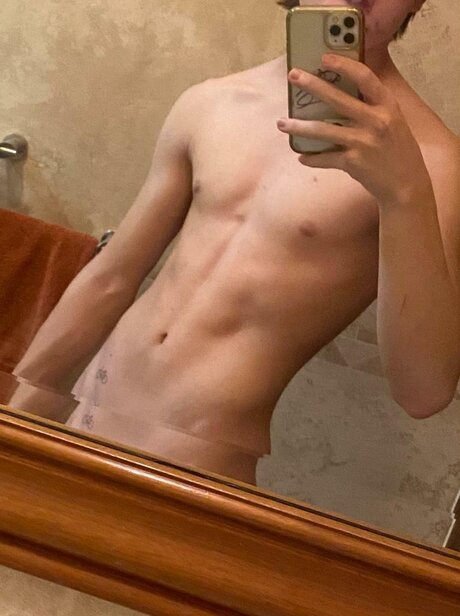Photo nue de fuite OnlyFans de Rouge Lavin