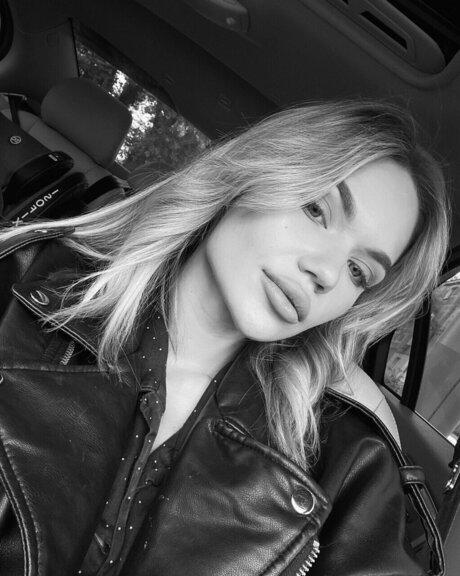 Naken läckt OnlyFans-bild av Alice