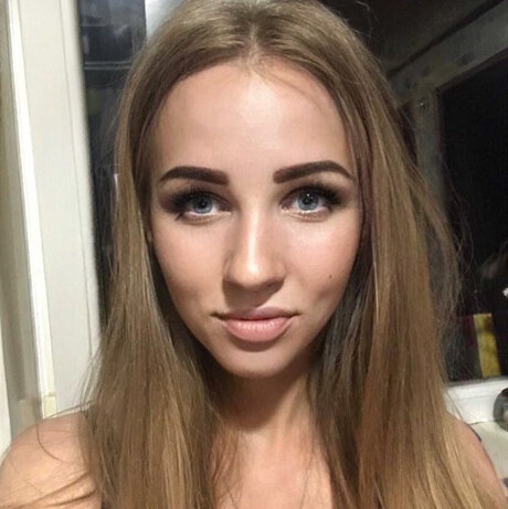 Alaston vuotanut OnlyFans-kuva Arina