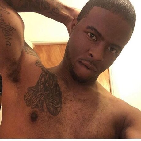 Naken läckt OnlyFans-bild av Antoine L Knight