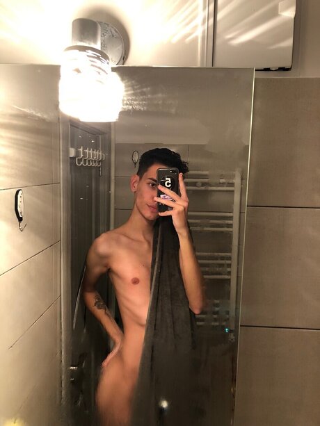 Alasti lekkinud OnlyFans-i pilt Twink21