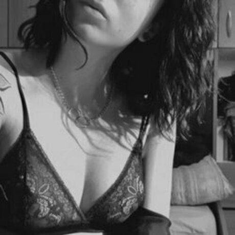 Alasti lekkinud OnlyFans-i pilt 