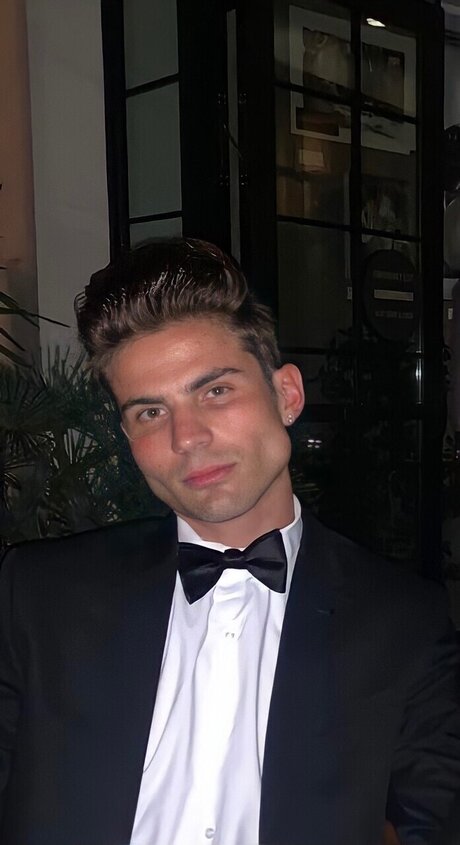 Naakte gelekte OnlyFans-foto van Michael Wagner
