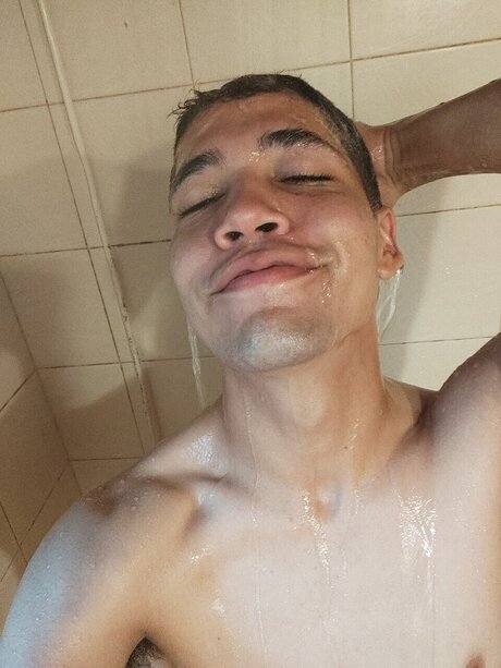 Naakte gelekte OnlyFans-foto van Swepe Aquino