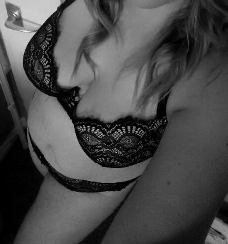Nacktes geleaktes OnlyFans-Foto von Blondie Honbria
