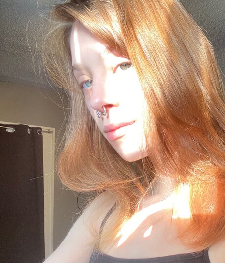 Naakte gelekte OnlyFans-foto van Birdie