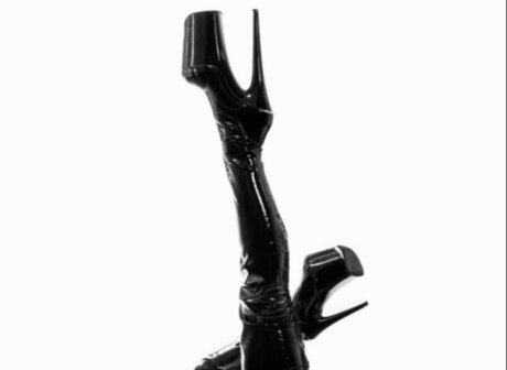 Naakte gelekte OnlyFans-foto van Feet4u87