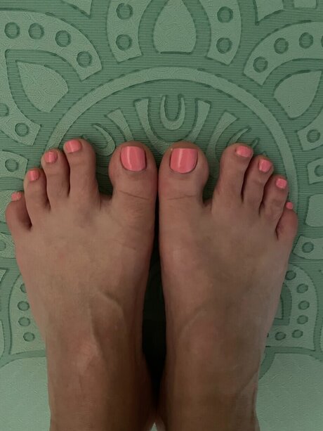 Обнаженная фотография утечки OnlyFans от Yogafeet