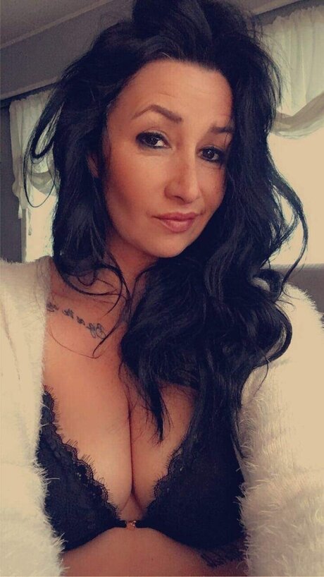 Naken lekkede OnlyFans-bilde av Demi Shay