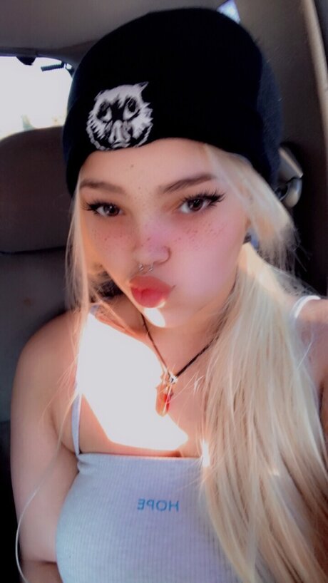 Alaston vuotanut OnlyFans-kuva Sirinexs