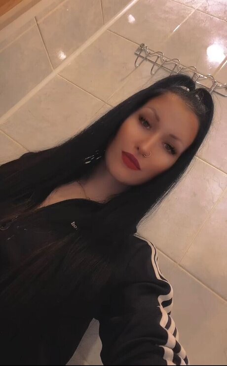 Alaston vuotanut OnlyFans-kuva Madara