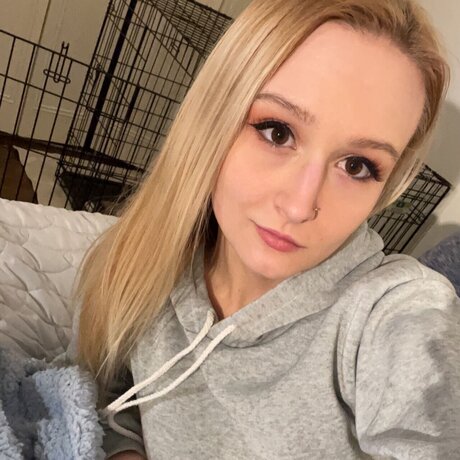 Naakte gelekte OnlyFans-foto van Katikat