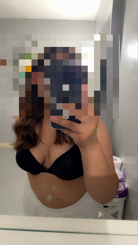Nøgent lækket OnlyFans-billede af Sassybaddie101