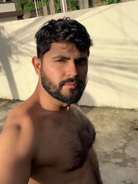 Naakte gelekte OnlyFans-foto van Mencer