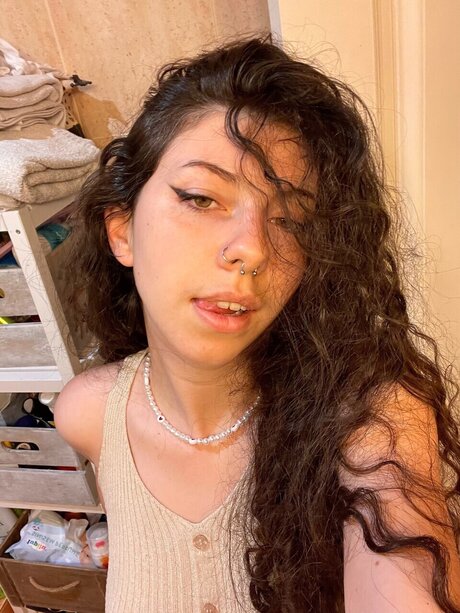 Alaston vuotanut OnlyFans-kuva Persephone