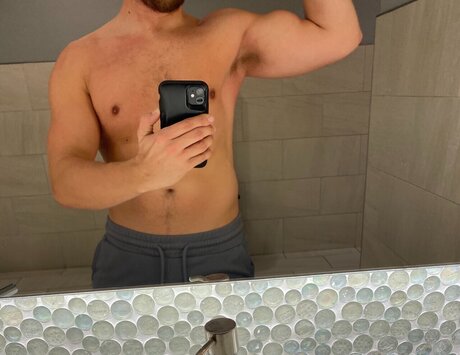 Nacktes geleaktes OnlyFans-Foto von Thirdlegger