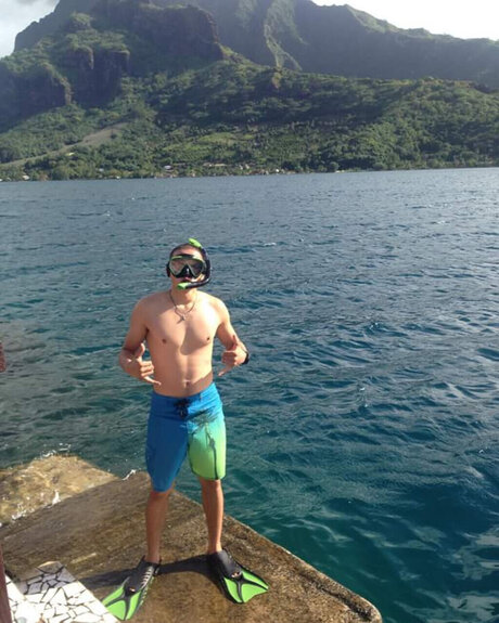 Naakte gelekte OnlyFans-foto van Mountanddo