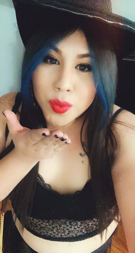 Alaston vuotanut OnlyFans-kuva Lovebug