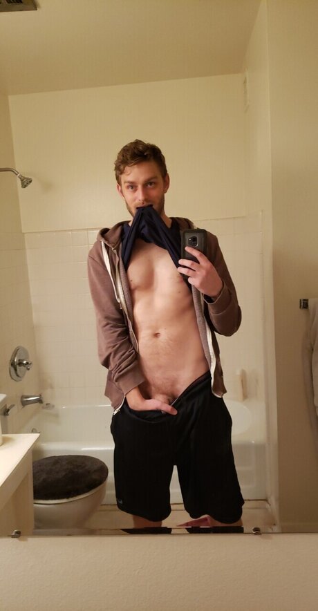 Naakte gelekte OnlyFans-foto van Vvthompson