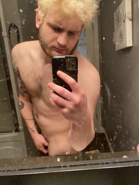 Naakte gelekte OnlyFans-foto van Thorzy