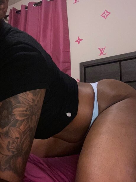 Alaston vuotanut OnlyFans-kuva Prettyfacegirlyy