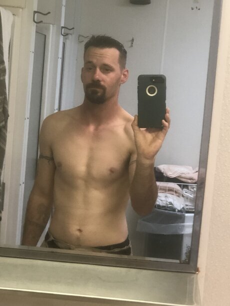 Nahá fotka uniklých OnlyFans od Trey Manuel