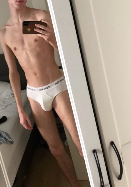 Nøgent lækket OnlyFans-billede af Maximilian