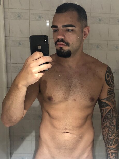 Alaston vuotanut OnlyFans-kuva Mohamed