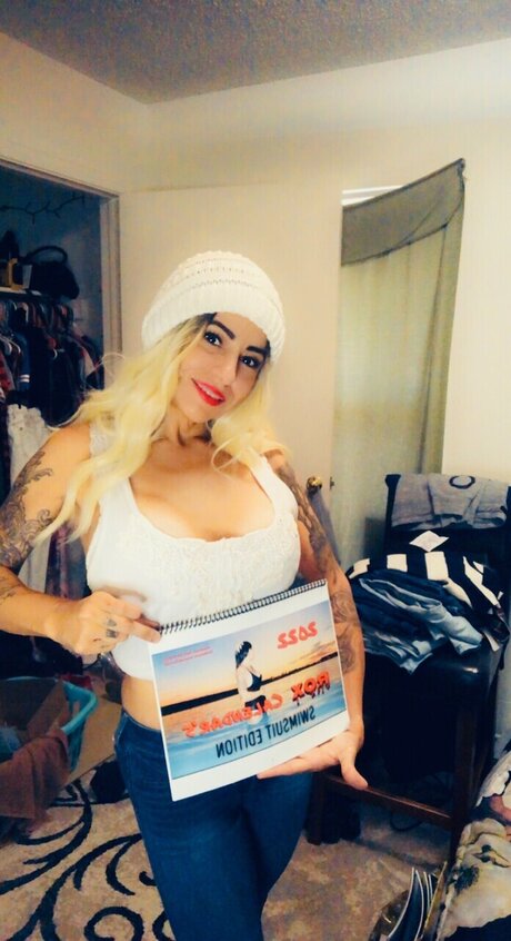 Nahá fotka uniklých OnlyFans od Roxanne Saldana