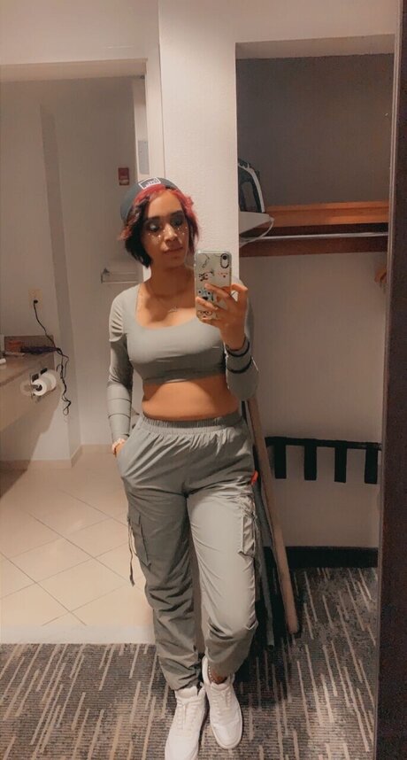 Naakte gelekte OnlyFans-foto van Jadee
