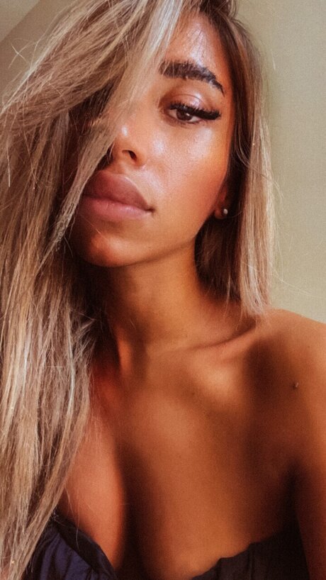 Alaston vuotanut OnlyFans-kuva Noora