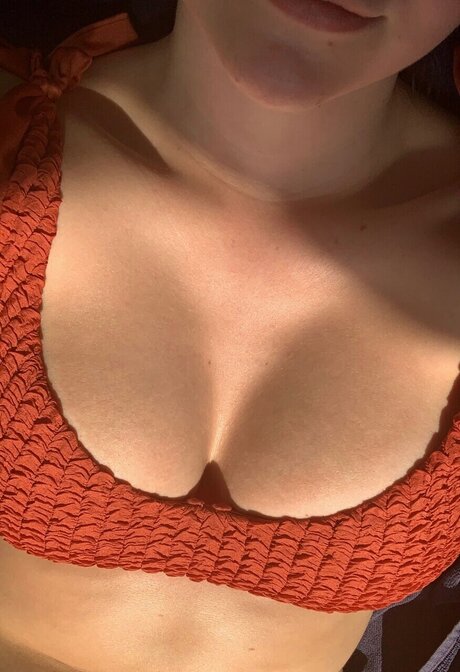 Naakte gelekte OnlyFans-foto van Emma